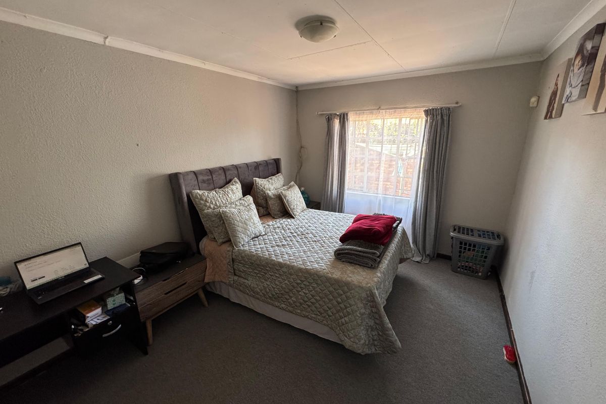 Well-Maintained 3-Bedroom Face Brick Home in Reyno Ridge - Photo 5