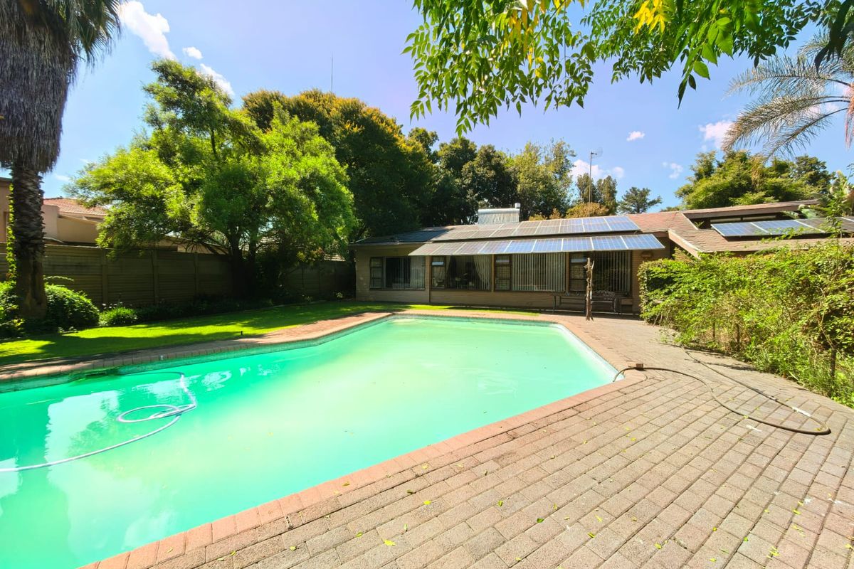Spacious Family House for Sale in Sasolburg - Photo 2