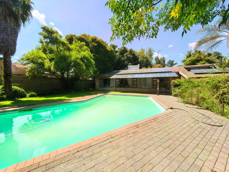 Spacious Family House for Sale in Sasolburg - Photo 2