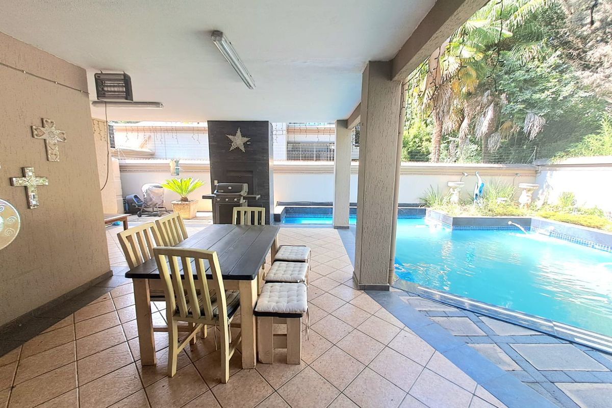 FULL TITLE ULTRA-MODERN DOUBLE-STOREY TOWNHOUSE IN THREE RIVERS PROPER. - Photo 3