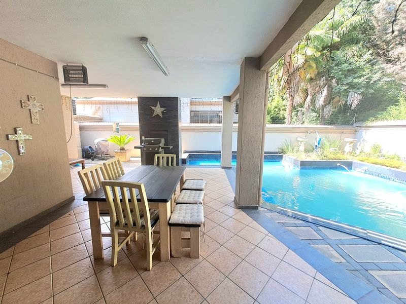 FULL TITLE ULTRA-MODERN DOUBLE-STOREY TOWNHOUSE IN THREE RIVERS PROPER. - Photo 3