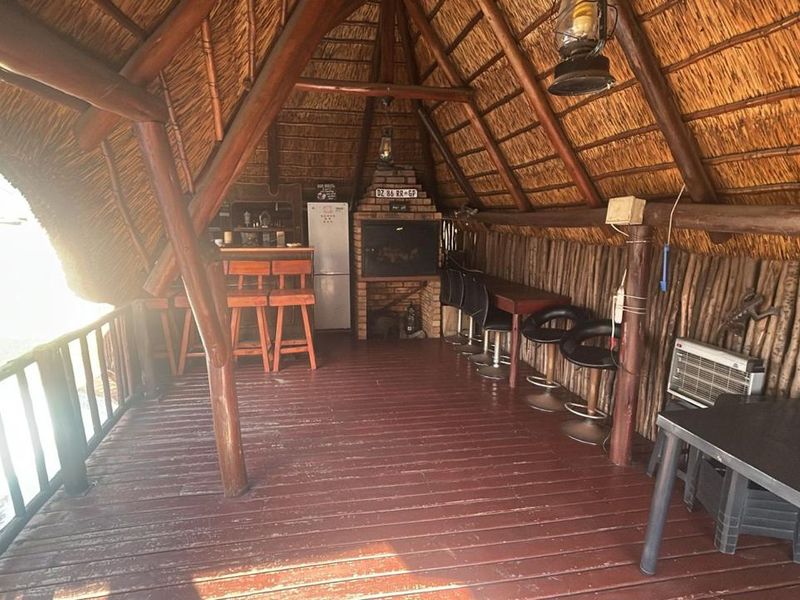 Spacious 4-Bedroom Family Home with Pool & Entertainment Area - Photo 10