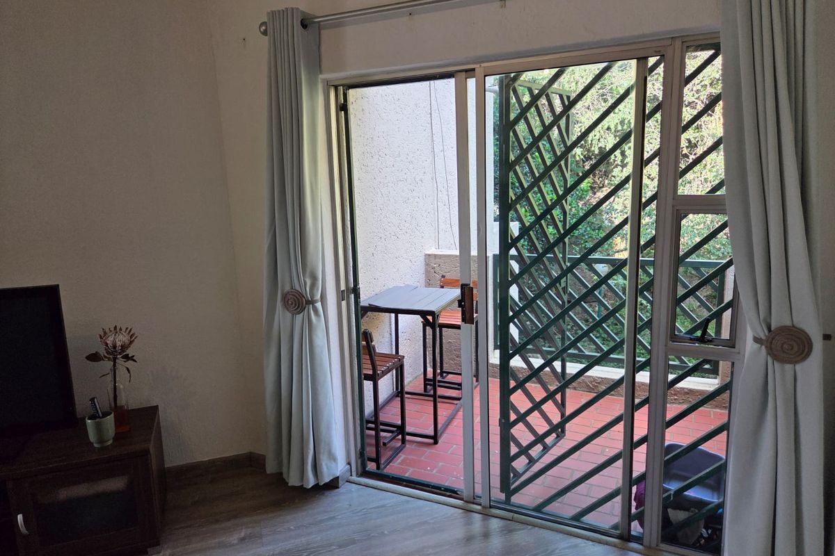 Well maintained, first floor, One Bedroom Apartment. - Photo 3