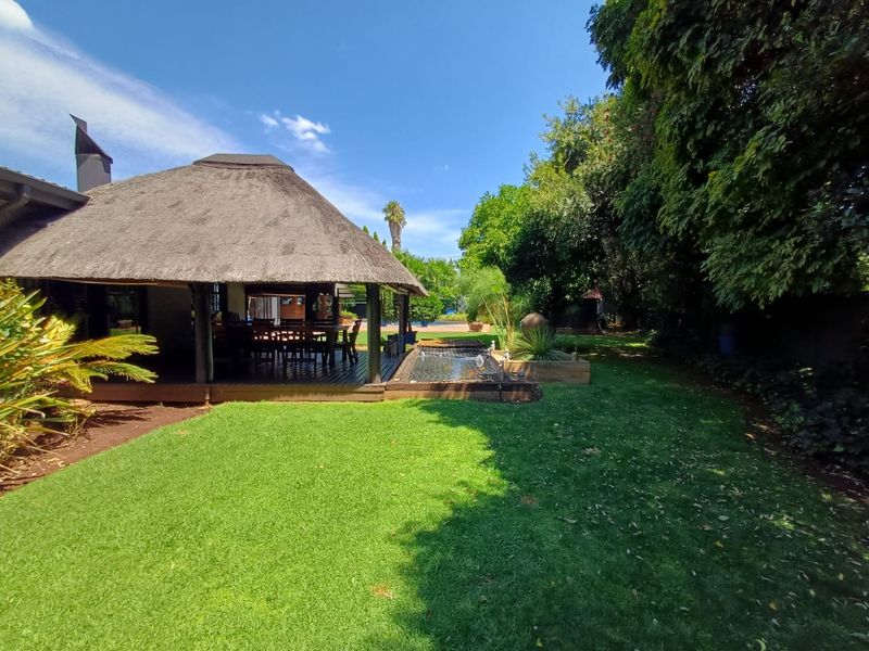 Devine Gem In A Busy Boulevard In SW 5 - Photo 6