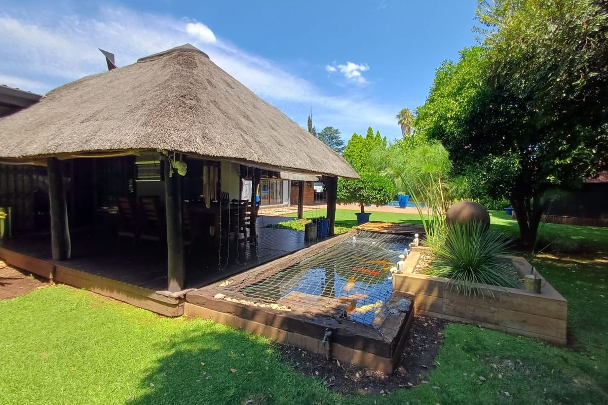 Devine Gem In A Busy Boulevard In SW 5 - Photo 5