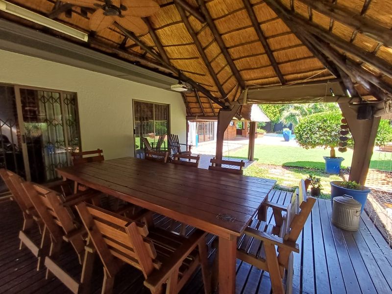 Devine Gem In A Busy Boulevard In SW 5 - Photo 4