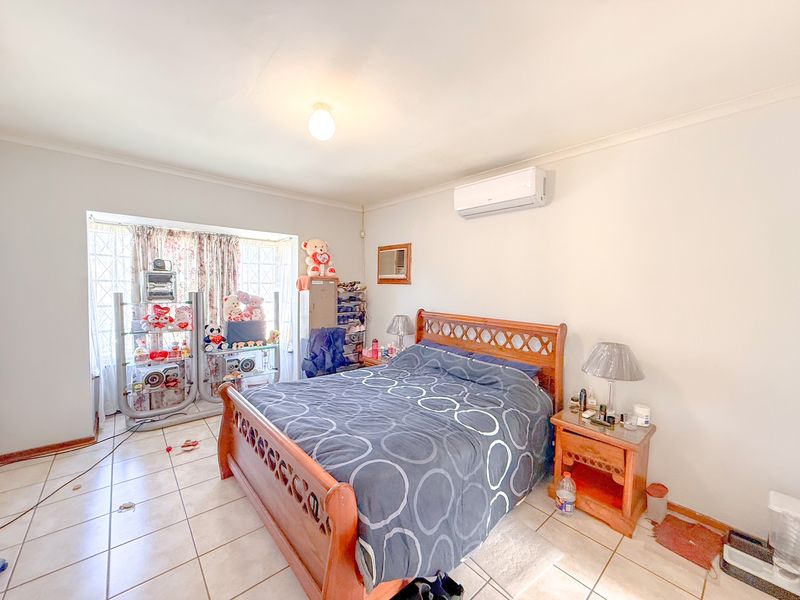 Spacious 3 Bedroom Townhouse in Secure Complex - Photo 8