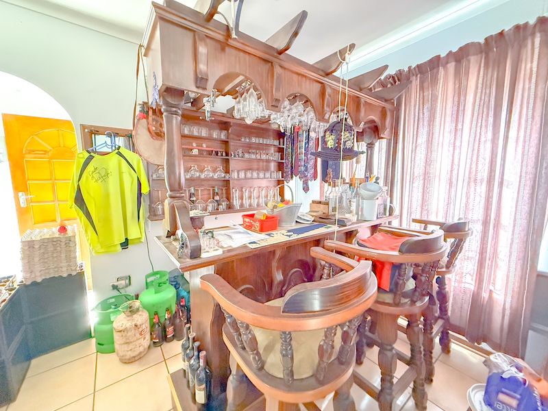 Spacious 3 Bedroom Townhouse in Secure Complex - Photo 6