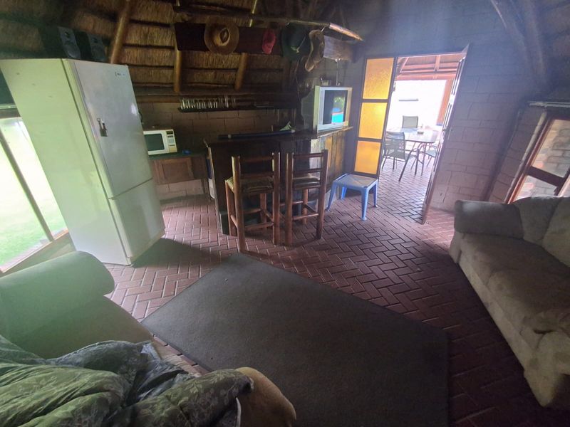 Immaculate Condition and Well kept 3 Bedroom Family home in Falconridge, Vereeniging. - Photo 10