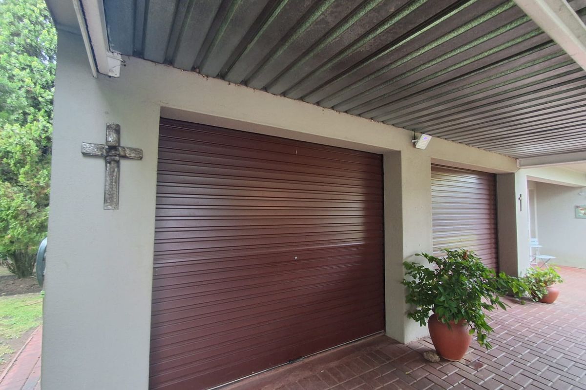 Immaculate Condition and Well kept 3 Bedroom Family home in Falconridge, Vereeniging. - Photo 4