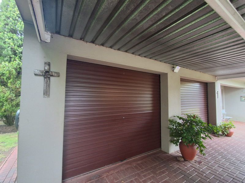 Immaculate Condition and Well kept 3 Bedroom Family home in Falconridge, Vereeniging. - Photo 4