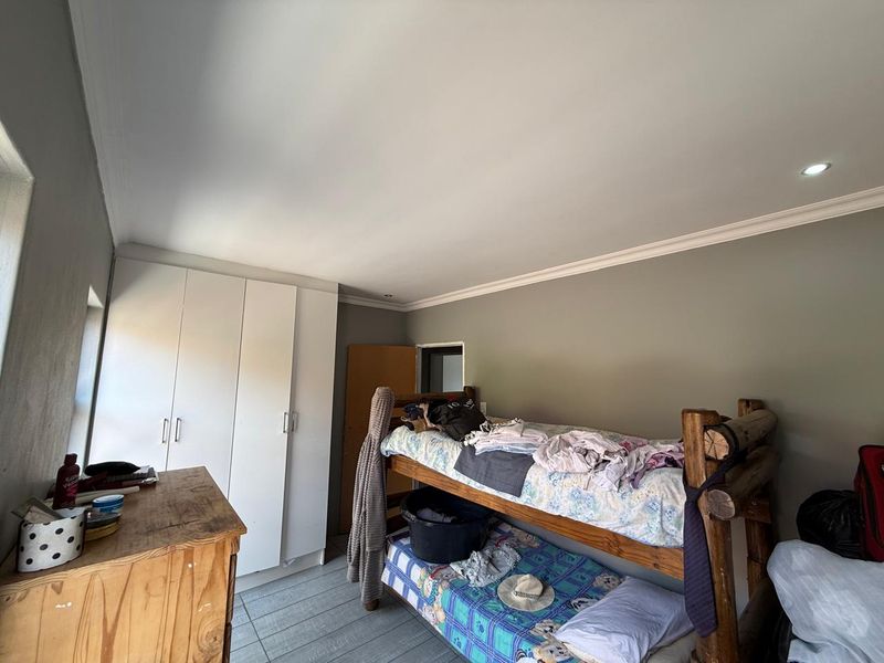 SPACIOUS FAMILY HOME in Vanderbijlpark. - Photo 10