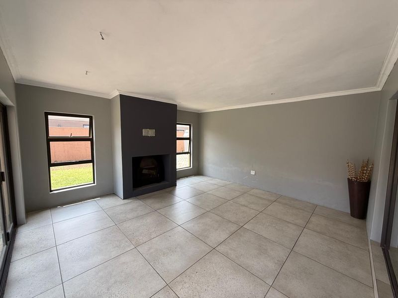 SPACIOUS FAMILY HOME in Vanderbijlpark. - Photo 9