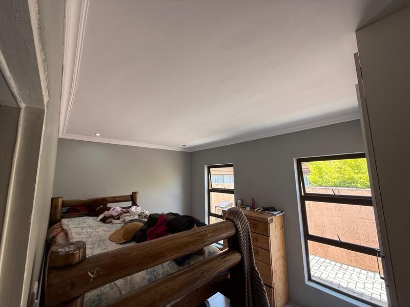 SPACIOUS FAMILY HOME in Vanderbijlpark. - Photo 8