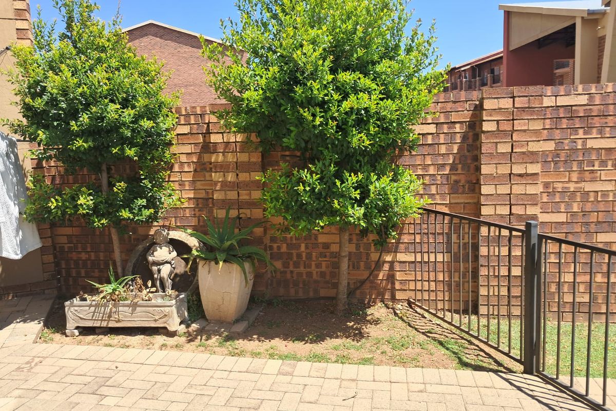 2 Bedroom Apartment In Comet - Photo 2