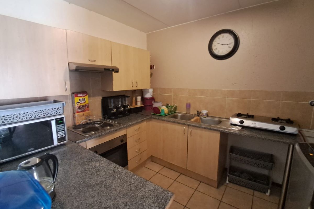 2 Bedroom Apartment In Comet - Photo 4