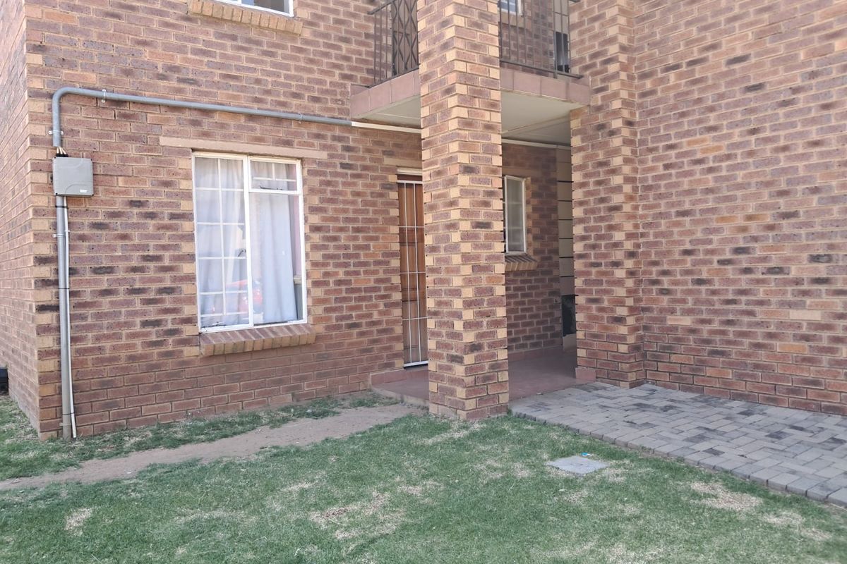 2 Bedroom Apartment In Comet - Photo 3