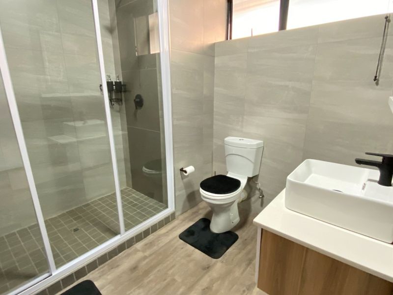 Ultra-Modern 2-Bedroom Apartment for Sale in Menlo Park – A Prime Investment Opportunity! - Photo 3