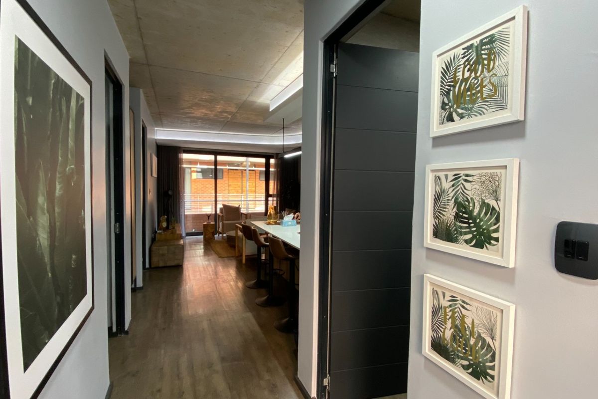 Ultra-Modern 2-Bedroom Apartment for Sale in Menlo Park – A Prime Investment Opportunity! - Photo 2