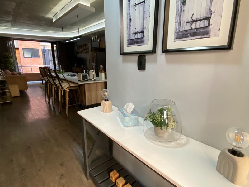 CALLING ALL INVESTORS! 2 Bed 2 Bath on Offer in Menlo Park - Photo 2