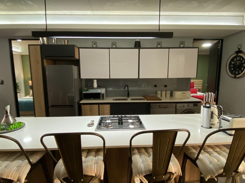 CALLING ALL INVESTORS! 2 Bed 2 Bath on Offer in Menlo Park - Photo 4