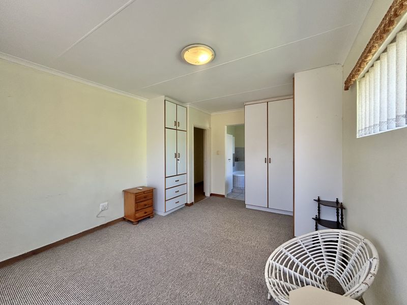 Elegant 4-Bedroom Home with Dual Living Potential – Wavecrest, Jeffreys Bay - Photo 9