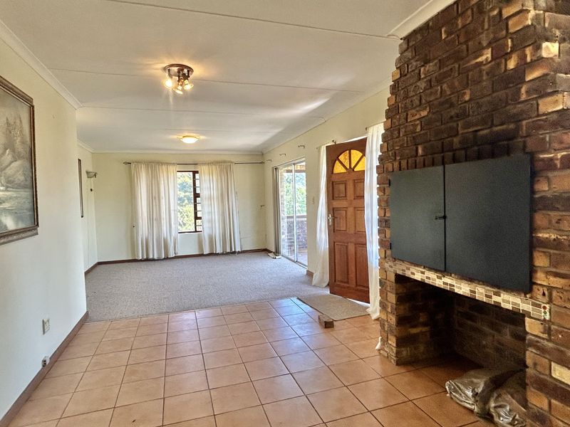 Elegant 4-Bedroom Home with Dual Living Potential – Wavecrest, Jeffreys Bay - Photo 4