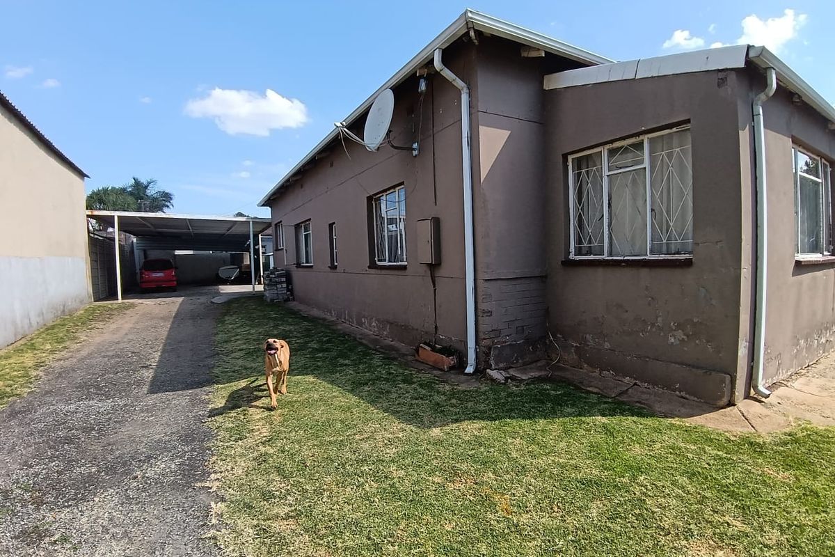 Big Stand, Big Potential, Bonus Flatlet and Covered Parking in Brakpan Central - Photo 4