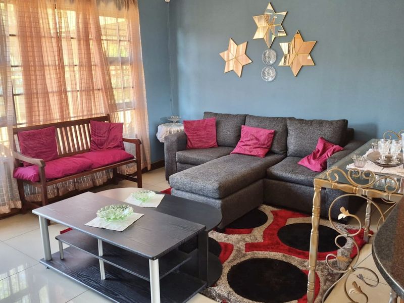 Charming and cute 2 bedroom townhouse in model park - Photo 8