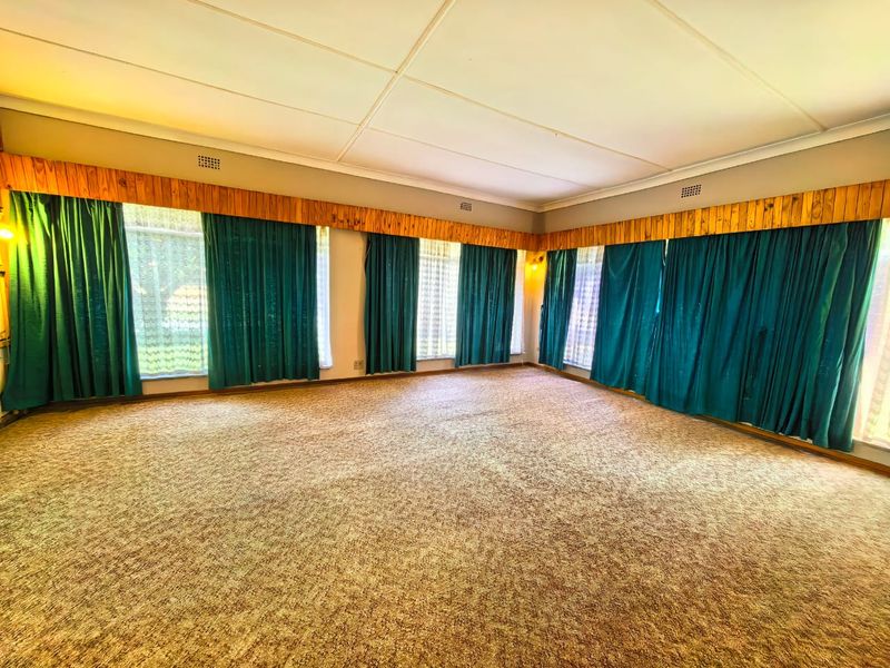 Space is the keyword in this family house, close to shopping centres and all other amenities - Photo 3