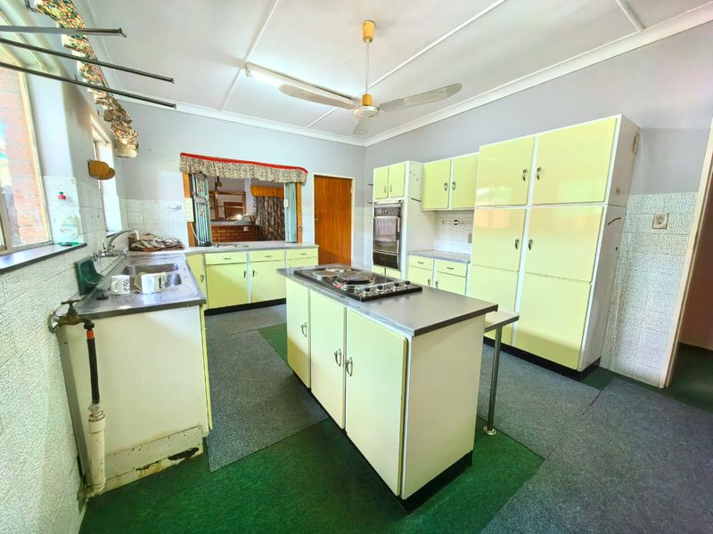 Space is the keyword in this family house, close to shopping centres and all other amenities - Photo 9