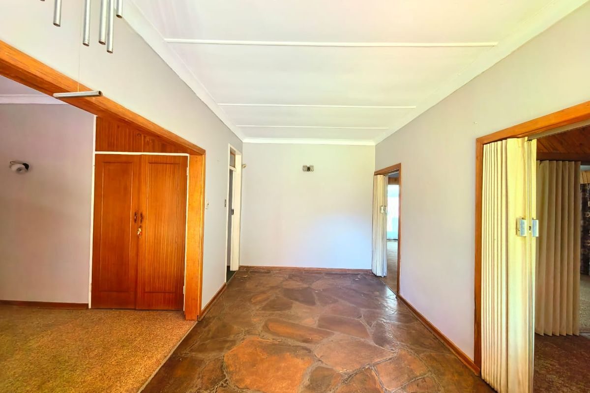 Space is the keyword in this family house, close to shopping centres and all other amenities - Photo 2