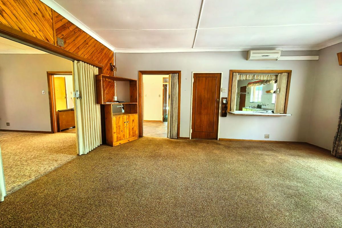 Space is the keyword in this family house, close to shopping centres and all other amenities - Photo 4