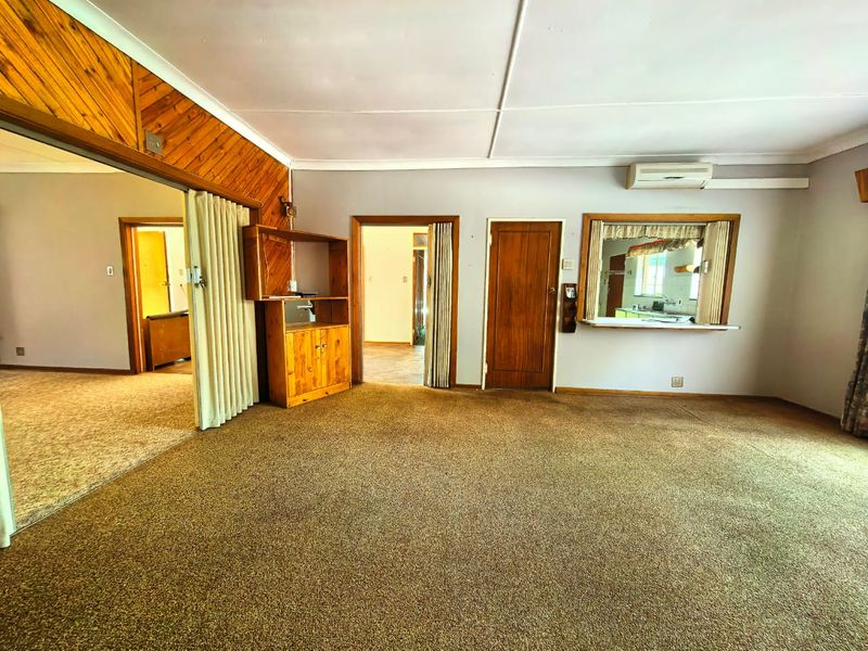 Space is the keyword in this family house, close to shopping centres and all other amenities - Photo 4