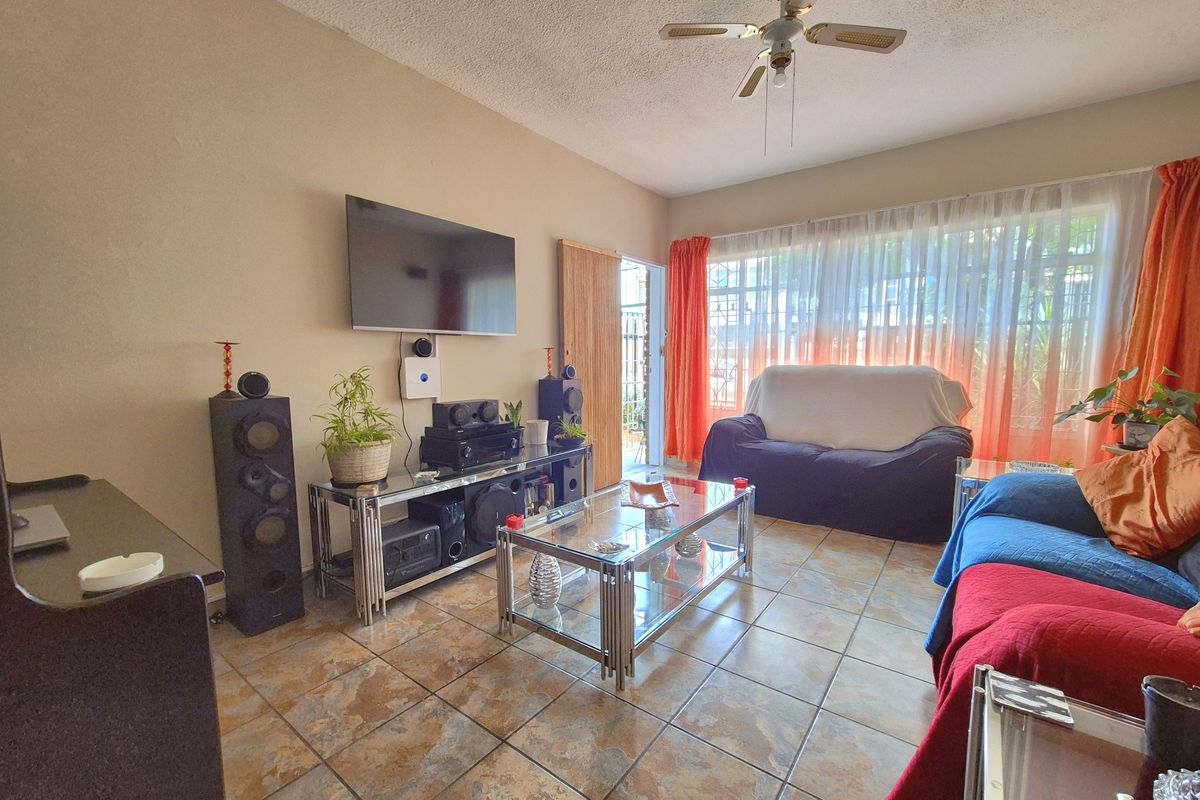 Apartment For Sale In Brakpan - Photo 2