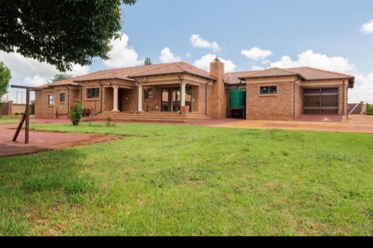 Smallholding For Sale In Springs - Photo 2
