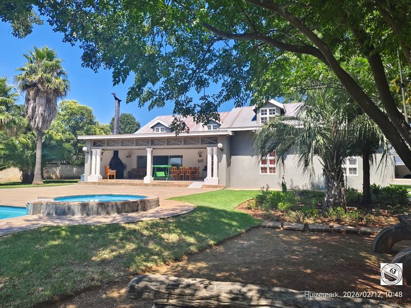 RIVERFRONT GEM! - Photo 4