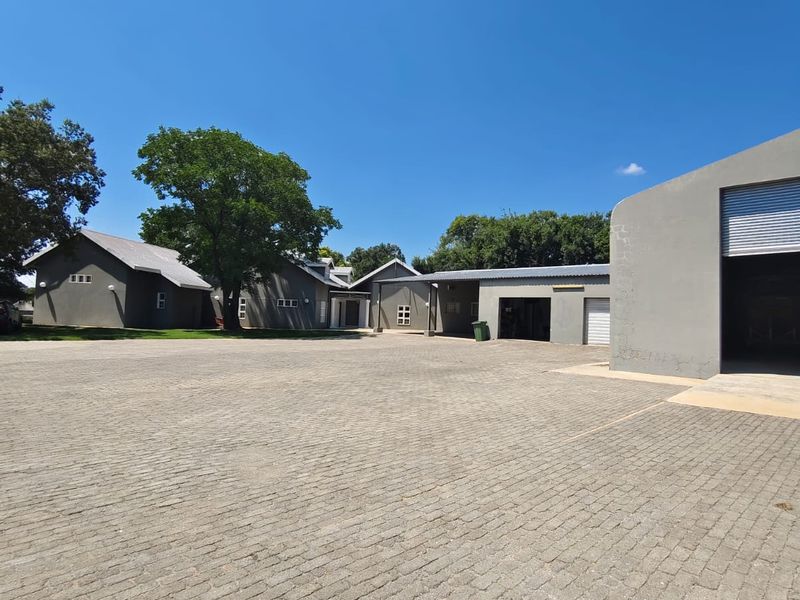 RIVERFRONT GEM! - Photo 3