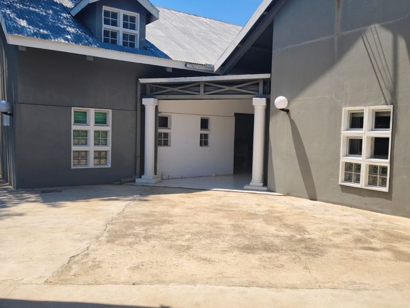 RIVERFRONT GEM! - Photo 9