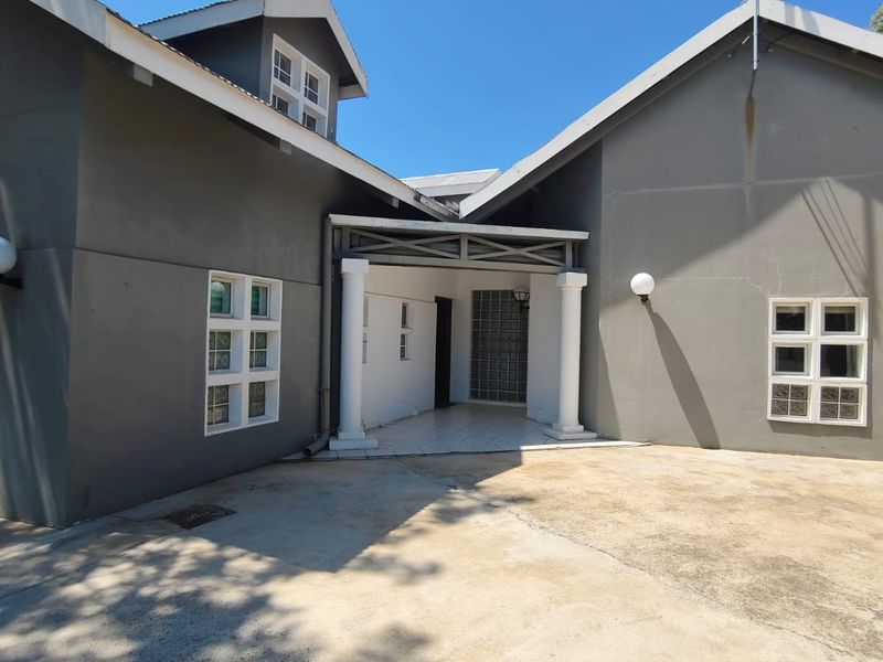 RIVERFRONT GEM! - Photo 8