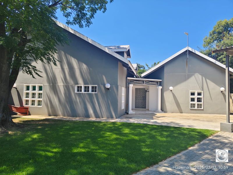 RIVERFRONT GEM! - Photo 6