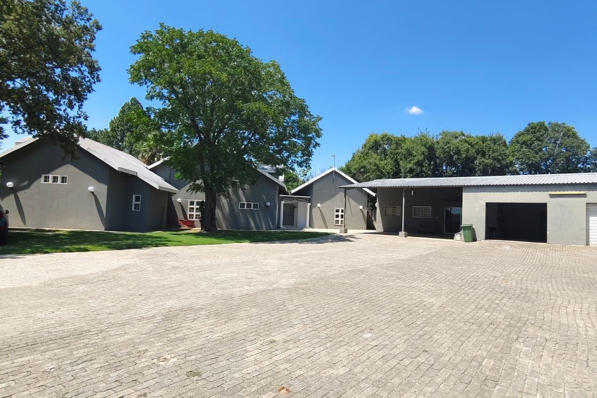 RIVERFRONT GEM! - Photo 5