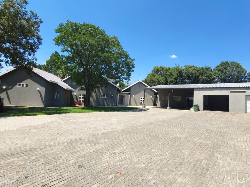 RIVERFRONT GEM! - Photo 5