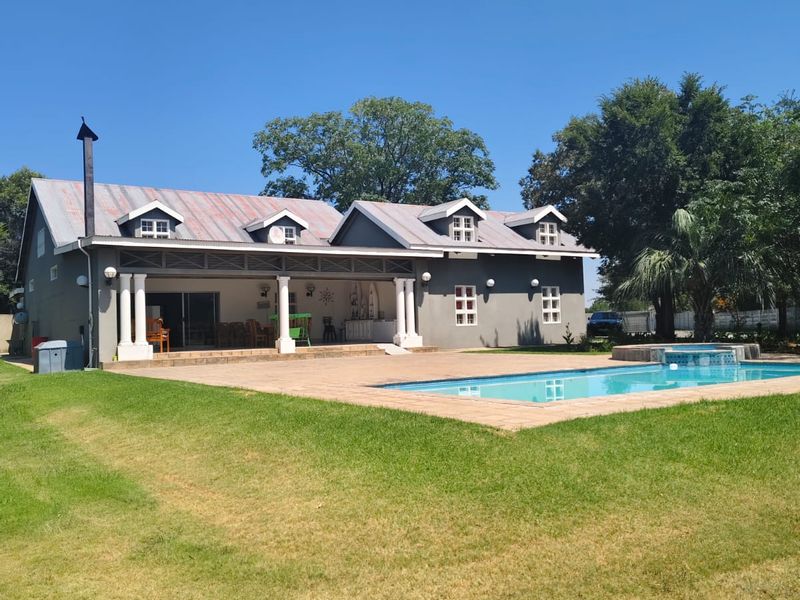 RIVERFRONT GEM! - Photo 2