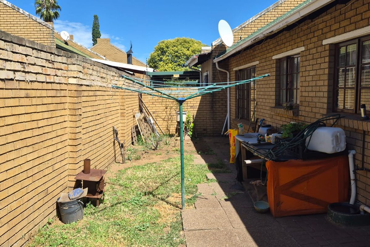 Looking for a first time buyer. Model park townhouse - Photo 2