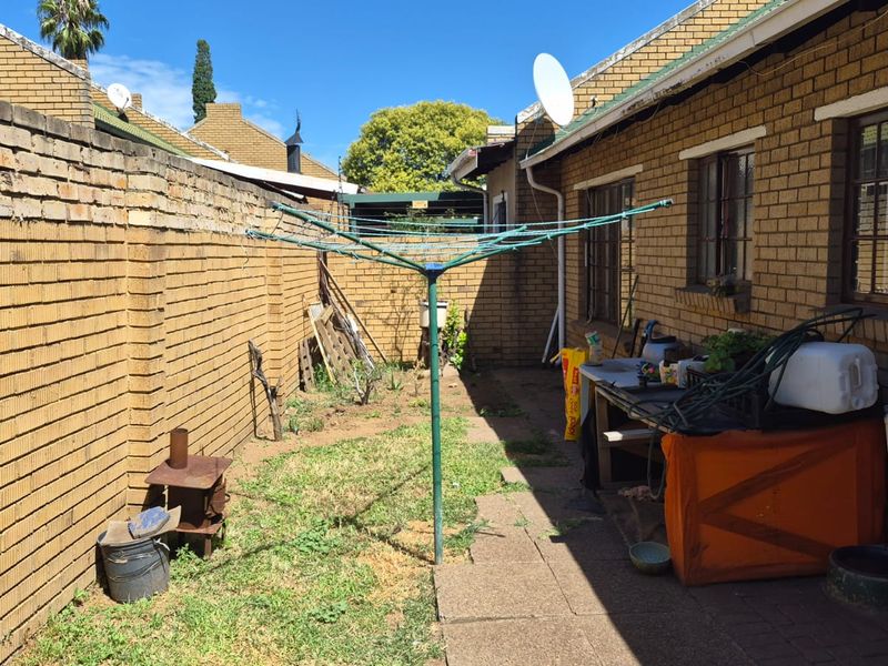 Looking for a first time buyer. Model park townhouse - Photo 2