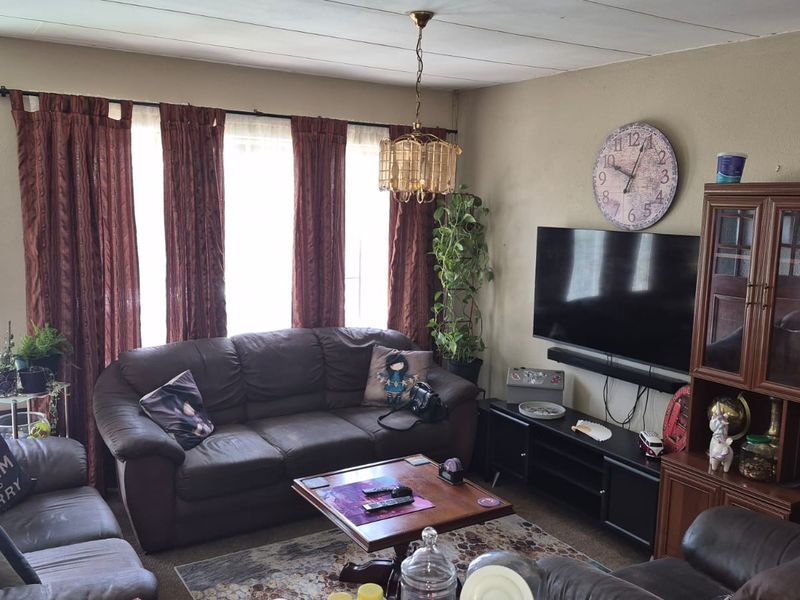 Looking for a first time buyer. Model park townhouse - Photo 4