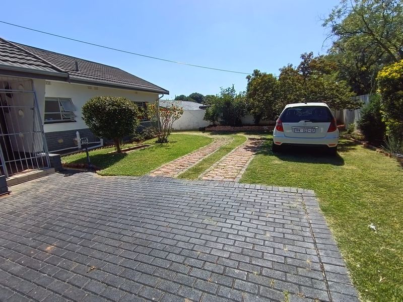 4 Bedroom House Queenswood - Photo 3