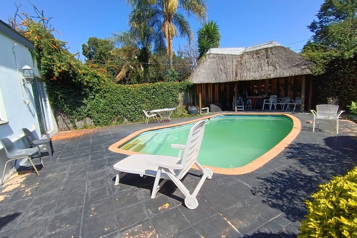 4 Bedroom House Queenswood - Photo 4