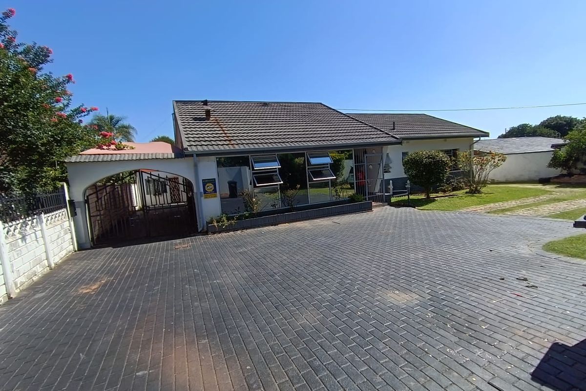 4 Bedroom House Queenswood - Photo 2